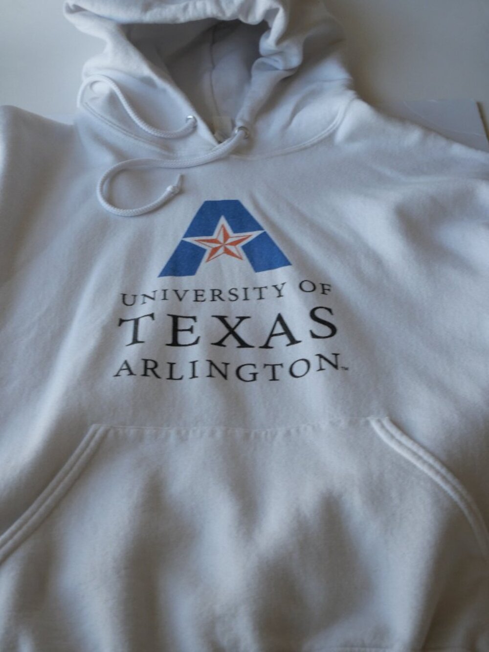 Men's White Hoodie - Medium - UTA